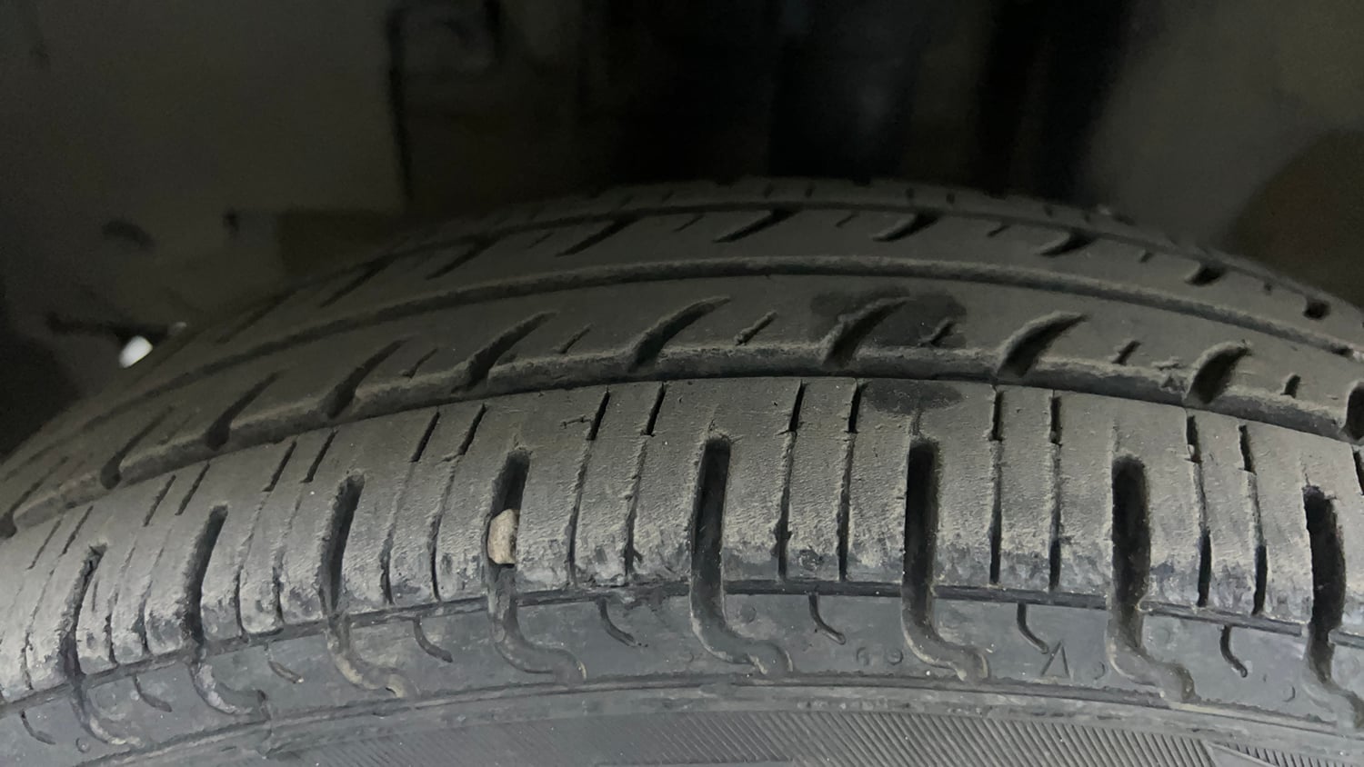 Used 2017 Renault Kwid 1.0 RXT AMT Petrol Automatic tyres LEFT FRONT TYRE TREAD VIEW