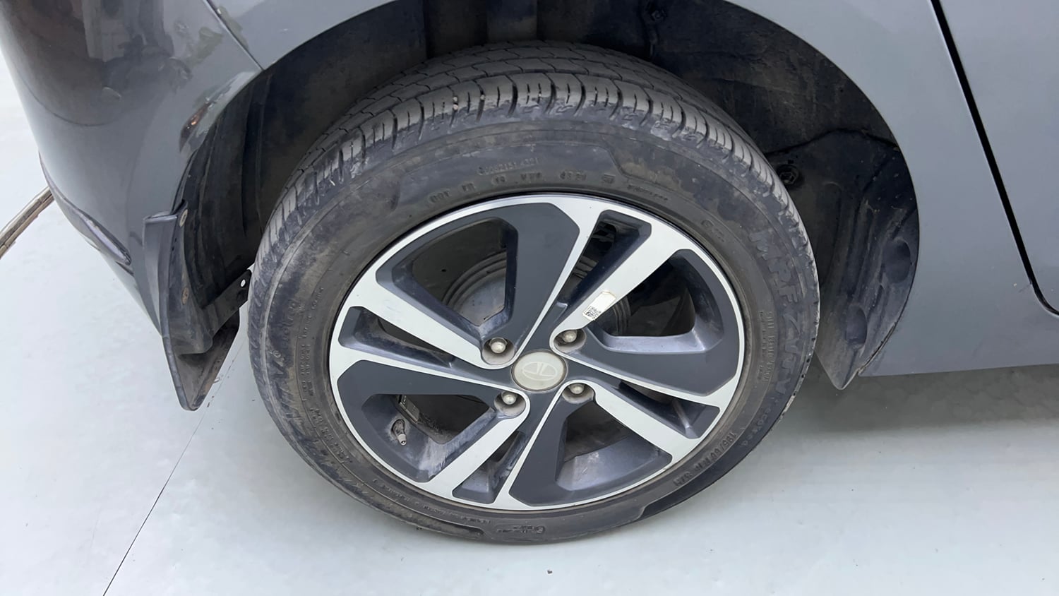 Used 2021 Tata Altroz XZ Petrol Petrol Manual tyres RIGHT REAR TYRE RIM VIEW