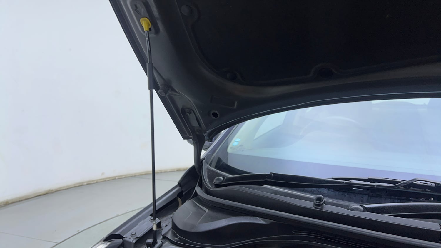 Used 2017 Hyundai Verna SX (O) 1.6 VTVT AT Petrol Automatic engine ENGINE RIGHT SIDE HINGE & APRON VIEW