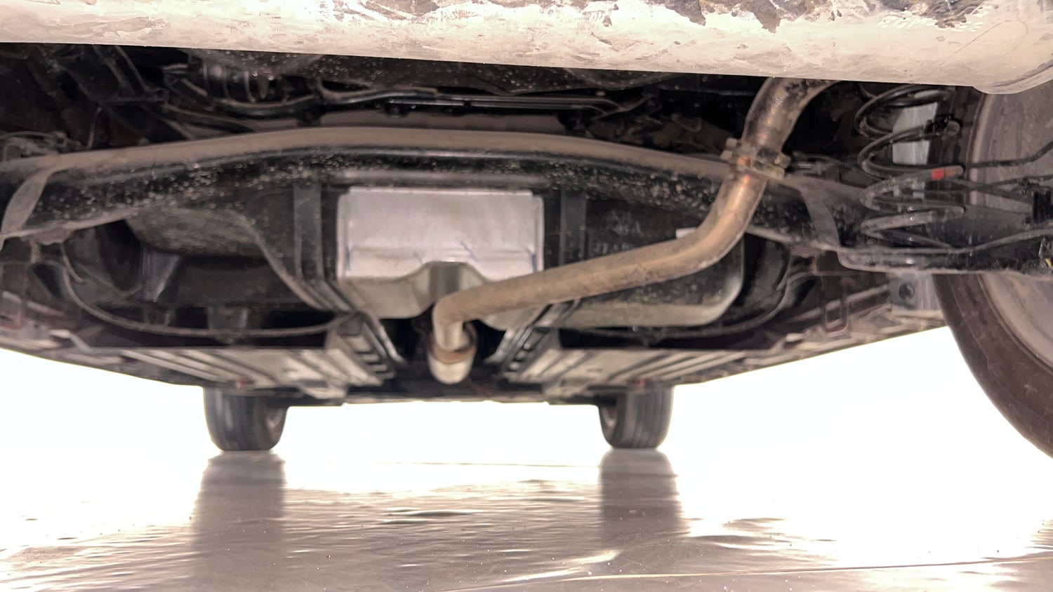 Used 2023 Maruti Suzuki Brezza Zxi Dual Tone Petrol Manual extra REAR UNDERBODY VIEW (TAKEN FROM REAR)