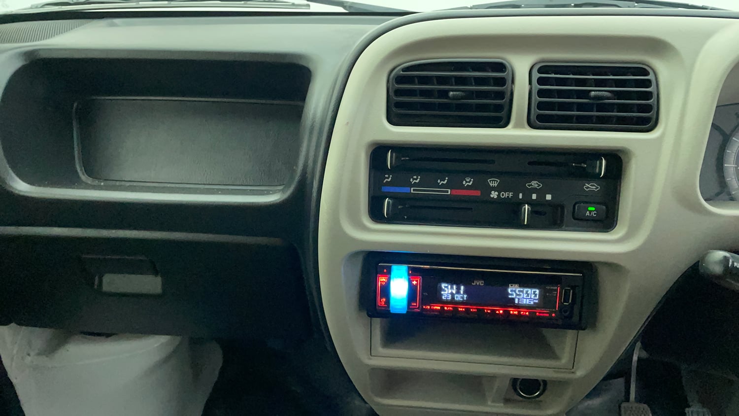 Used 2019 Maruti Suzuki Eeco 5 STR WITH A/C+HTR Petrol Manual interior MUSIC SYSTEM & AC CONTROL VIEW