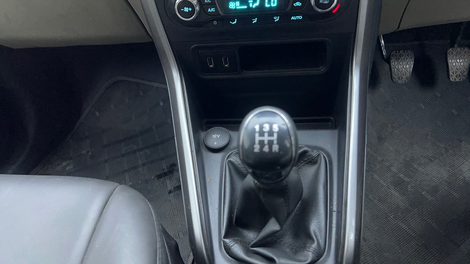 Used 2019 Ford EcoSport Titanium 1.5L Ti-VCT Petrol Manual interior GEAR  KNOB VIEW
