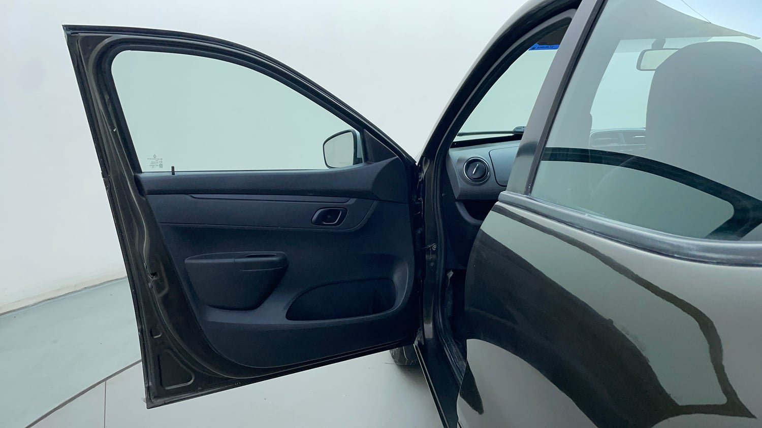 Used 2018 Renault Kwid 1.0 RXT AMT Opt Petrol Automatic interior LEFT FRONT DOOR OPEN VIEW
