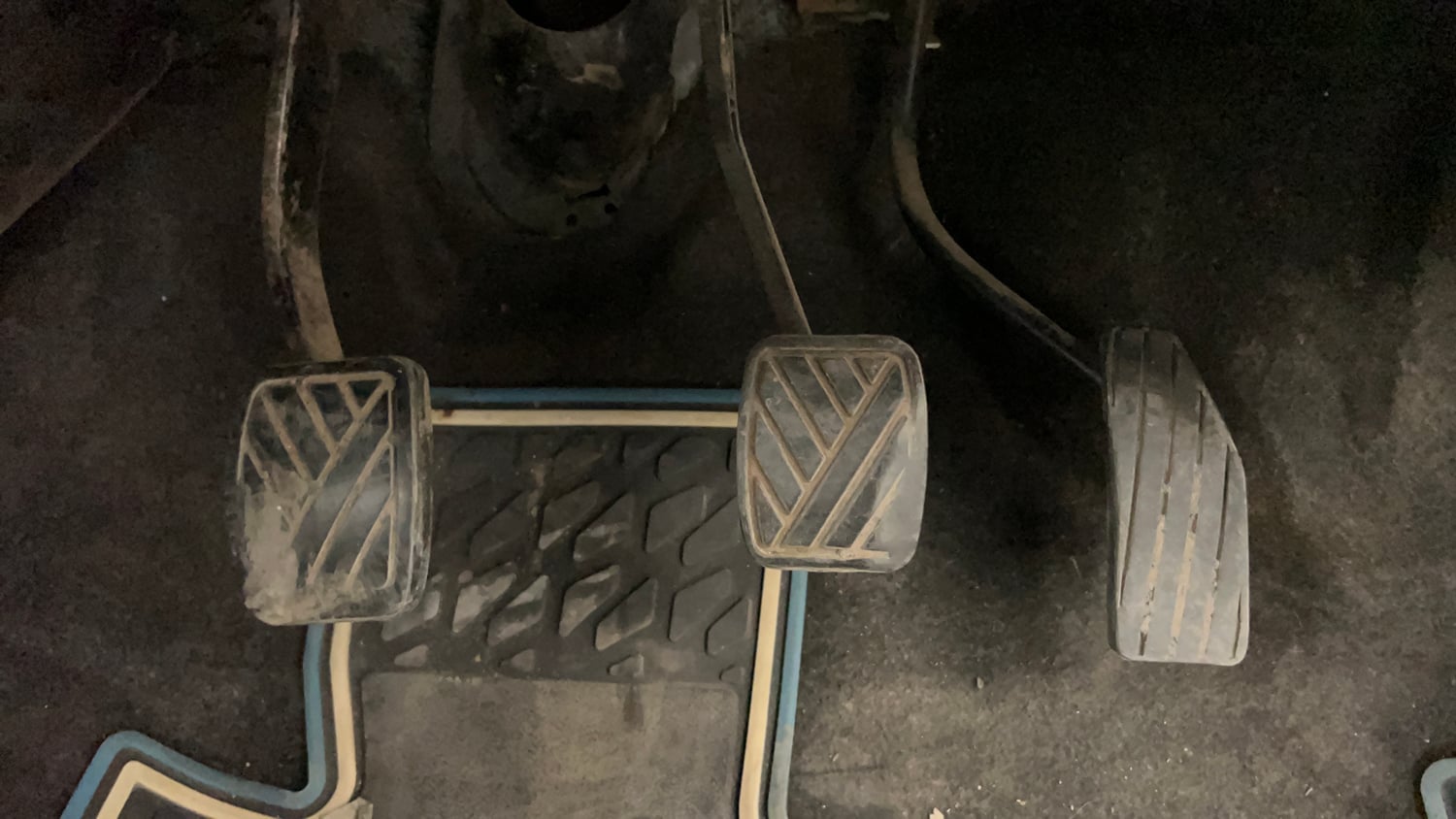 Used 2013 Maruti Suzuki Wagon R VXI Petrol Manual interior PEDALS VIEW