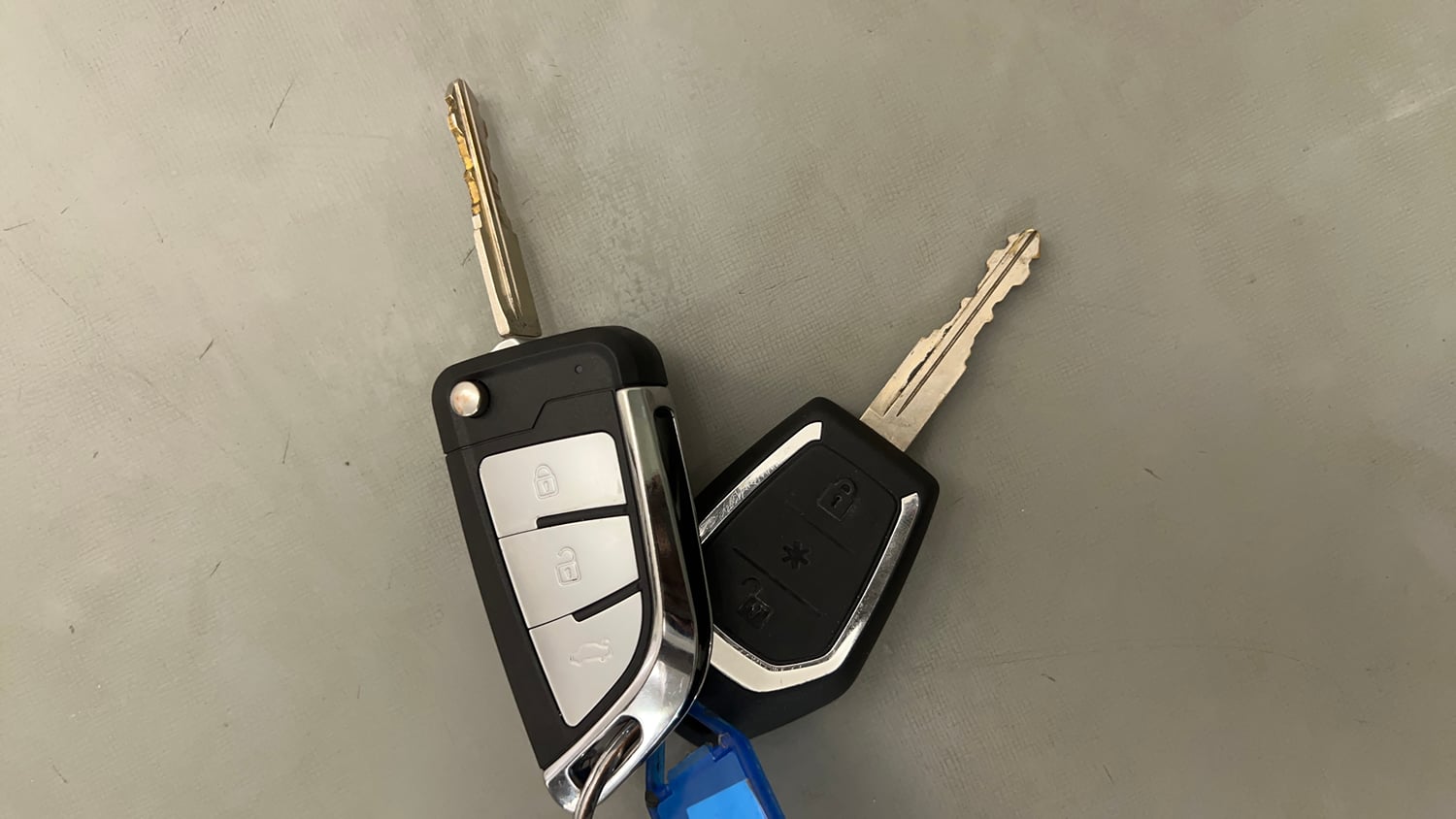Used 2016 Mahindra TUV300 T8 Diesel Manual extra CAR KEY VIEW