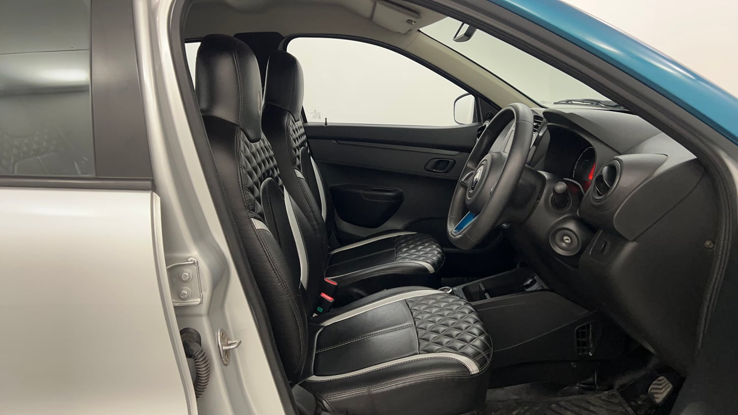 Used 2021 Renault Kwid Neotech RXL 1.0  AMT Petrol Automatic interior RIGHT SIDE FRONT DOOR CABIN VIEW