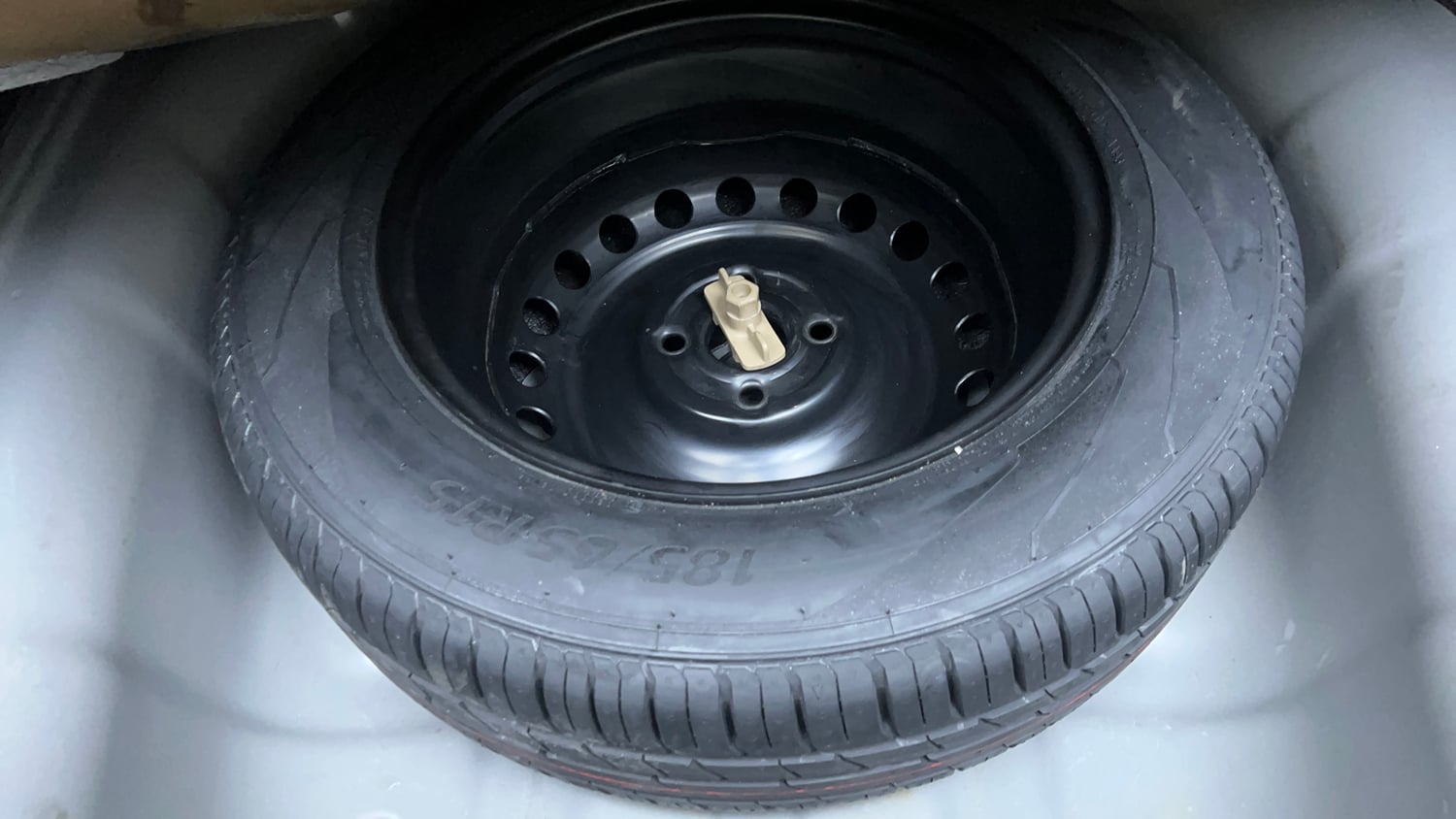 Used 2017 Hyundai Verna SX (O) 1.6 VTVT AT Petrol Automatic tyres SPARE TYRE VIEW