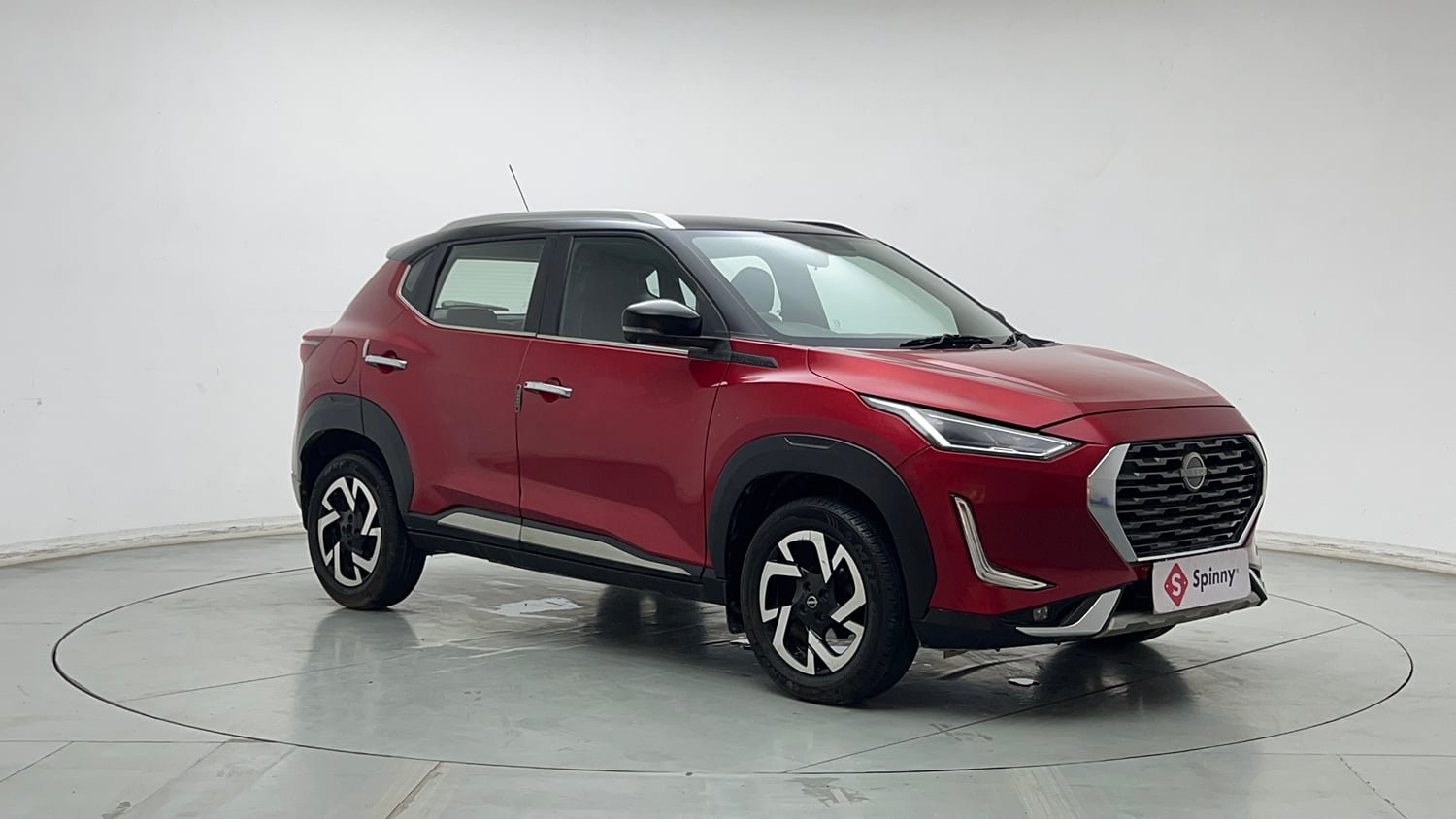 Used 2021 Nissan Magnite XV Premium Turbo (O) CVT Dual Tone Petrol Automatic exterior RIGHT FRONT CORNER VIEW