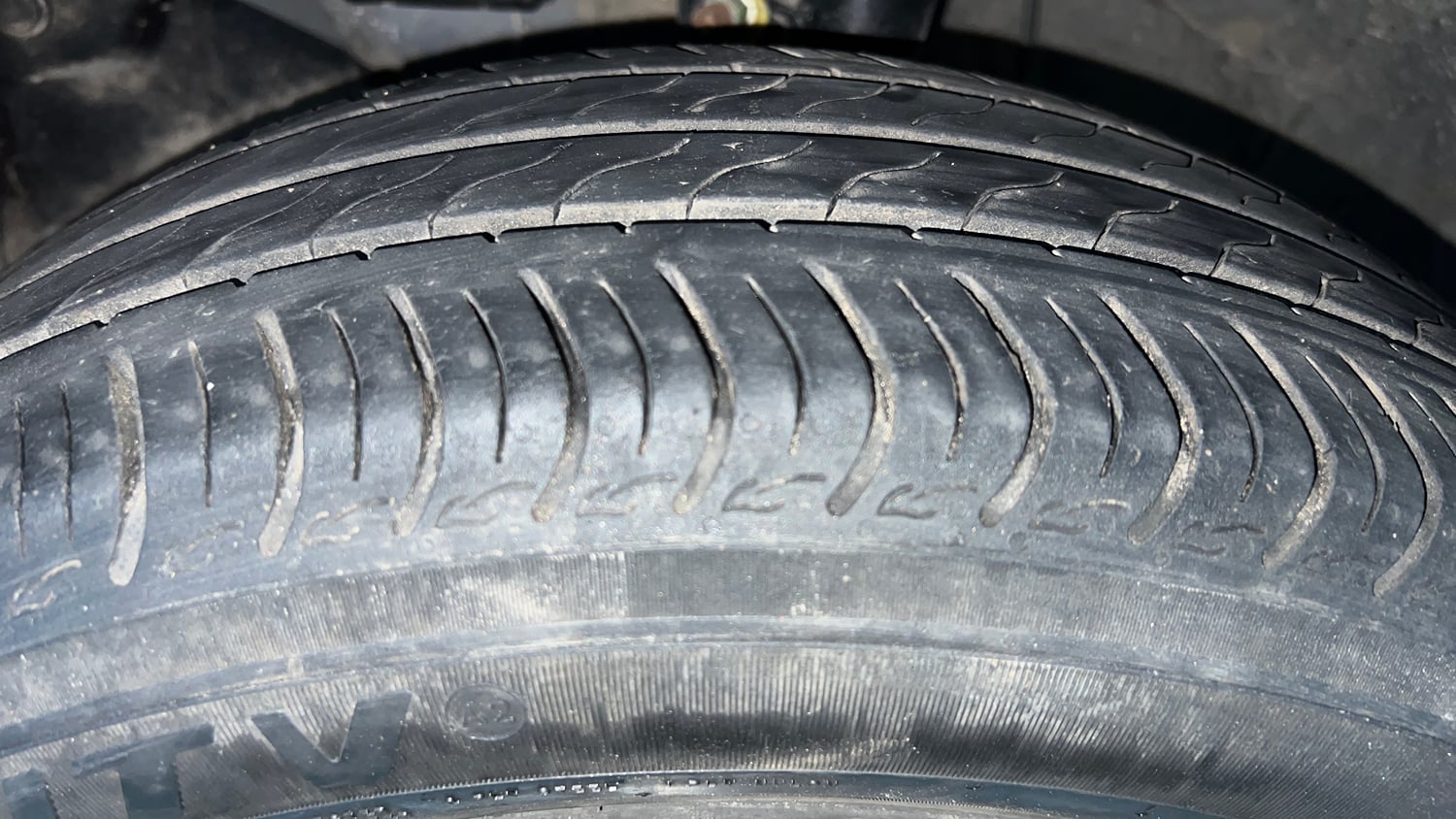 Used 2023 Honda Amaze VX 1.2 Petrol CVT Petrol Automatic tyres LEFT FRONT TYRE TREAD VIEW