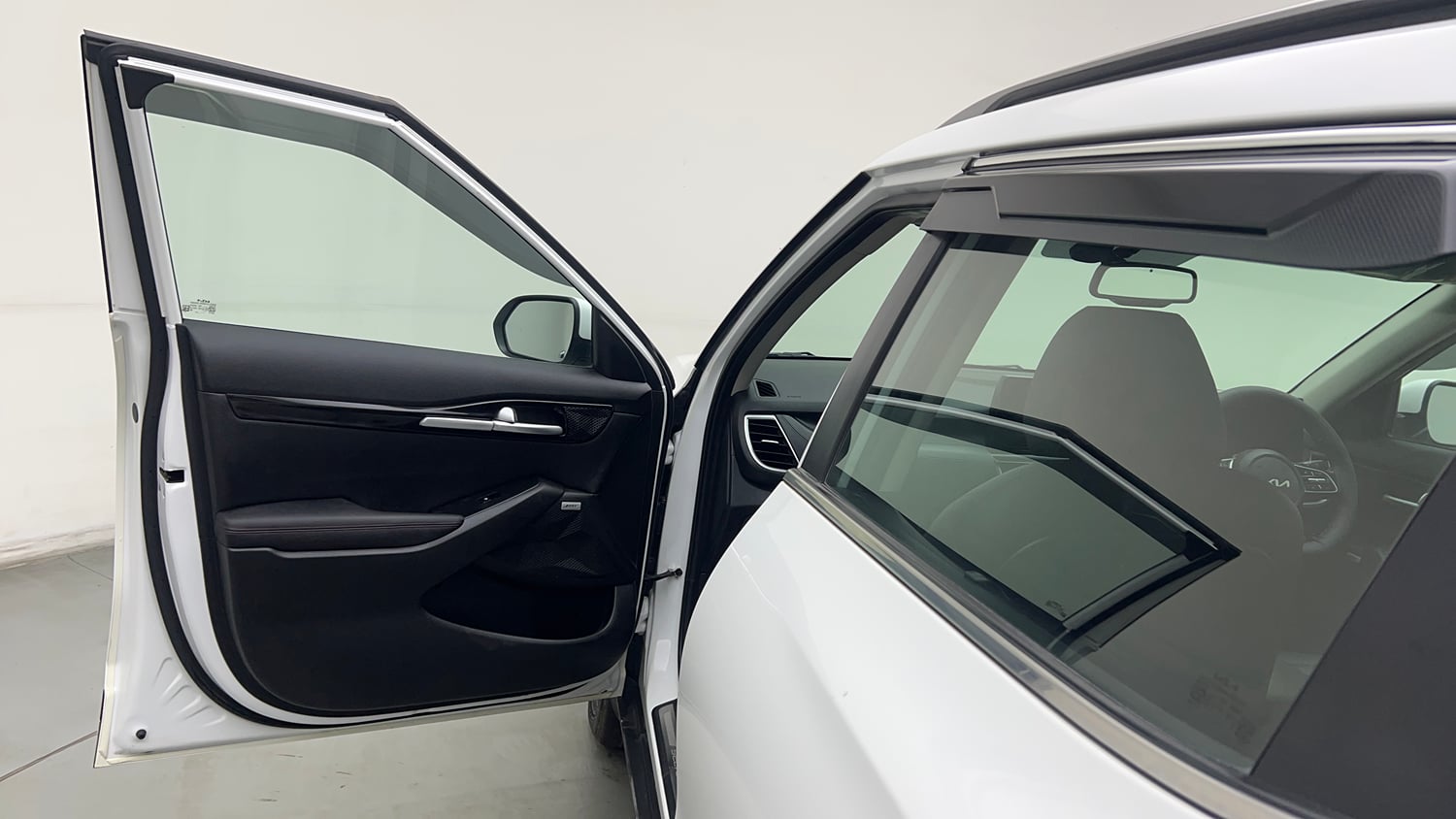 Used 2022 Kia Seltos GTX Plus 1.4 DCT Petrol Automatic interior LEFT FRONT DOOR OPEN VIEW
