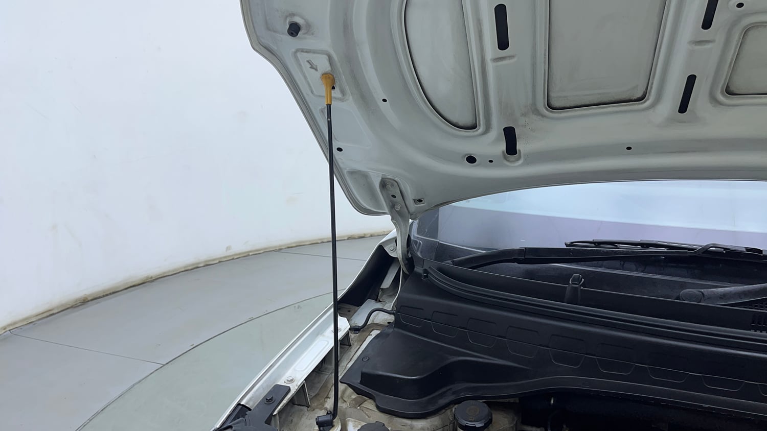 Used 2023 Kia Sonet GTX Plus 1.5 AT Diesel Automatic engine ENGINE RIGHT SIDE HINGE & APRON VIEW