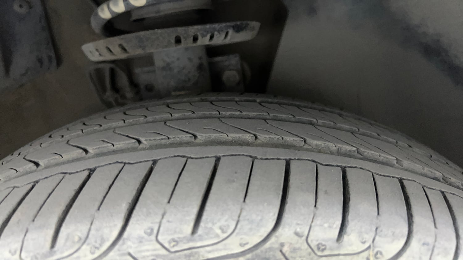 Used 2017 Volkswagen Ameo Highline1.2L (P) Petrol Manual tyres RIGHT FRONT TYRE TREAD VIEW
