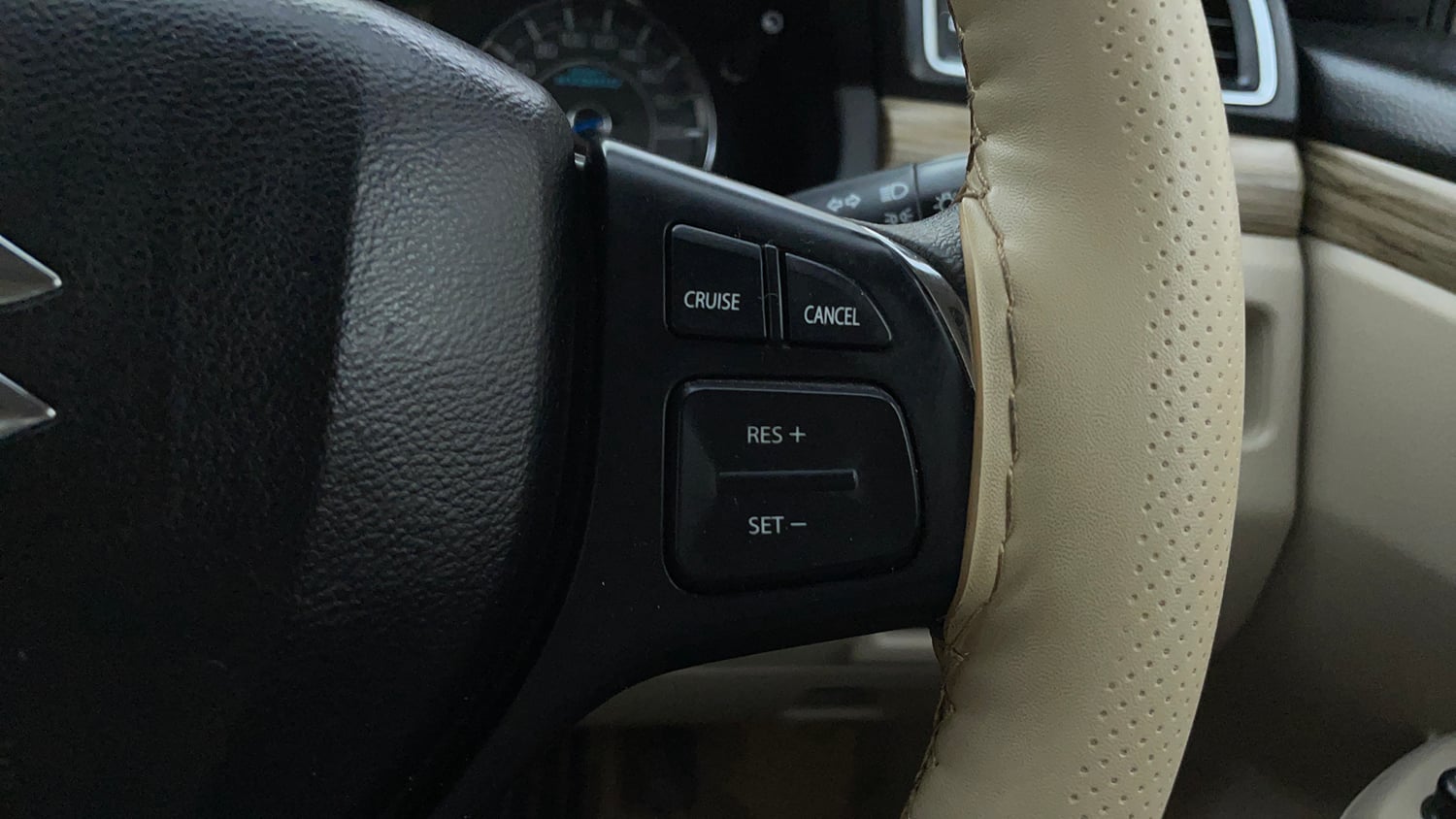Used 2020 Maruti Suzuki Ciaz Delta Hybrid 1.5 AT Petrol Automatic top_features Cruise control