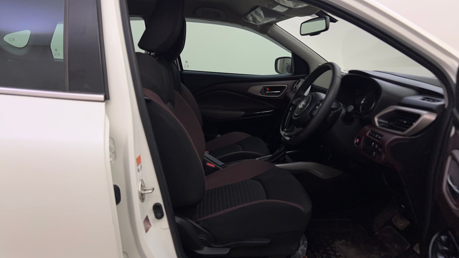 Used 2024 Maruti Suzuki Fronx Alpha 1.0L Turbo 6 AT Petrol Automatic interior RIGHT SIDE FRONT DOOR CABIN VIEW