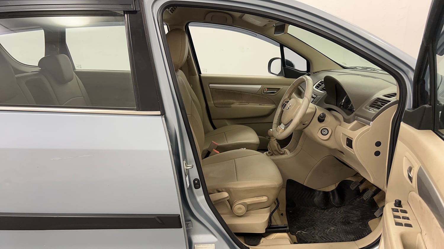 Used 2014 Maruti Suzuki Ertiga ZXi Petrol Manual interior RIGHT SIDE FRONT DOOR CABIN VIEW