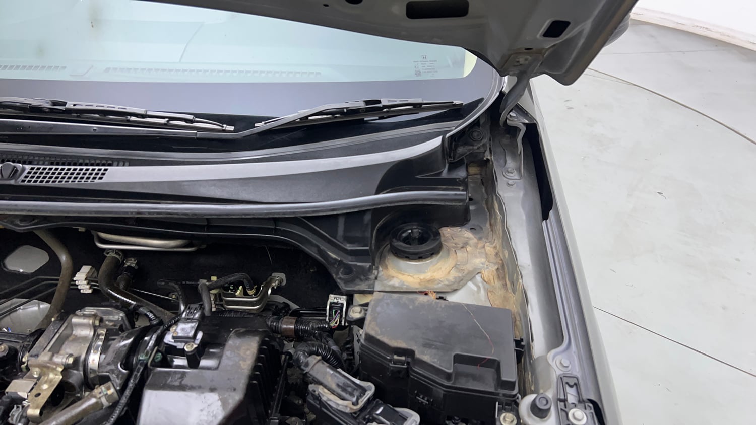 Used 2023 Honda Amaze VX 1.2 Petrol CVT Petrol Automatic engine ENGINE LEFT SIDE HINGE & APRON VIEW