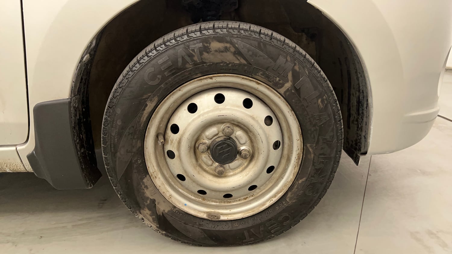 Used 2017 Maruti Suzuki Celerio LXi ABS Petrol Manual tyres RIGHT FRONT TYRE RIM VIEW