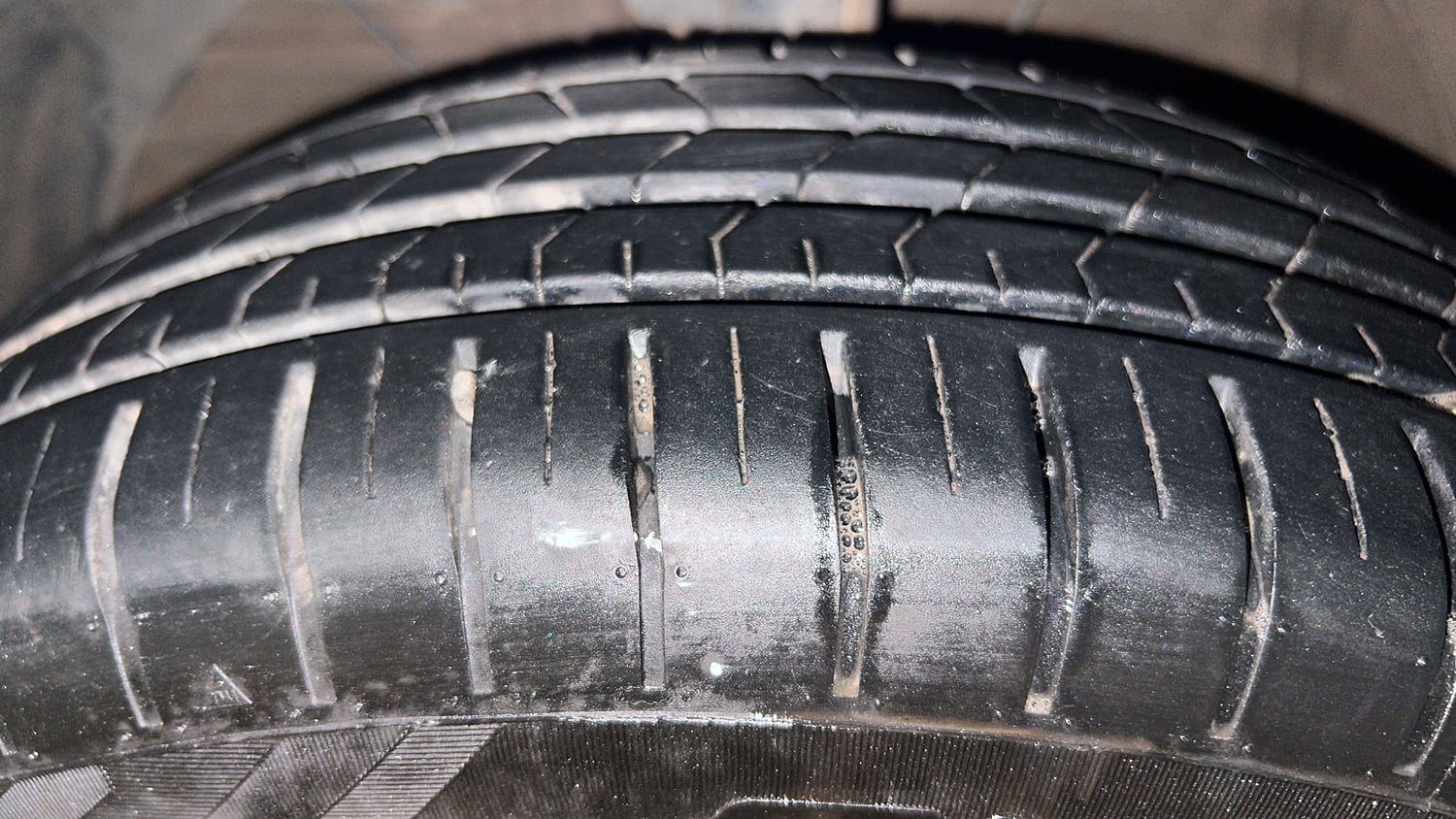 Used 2020 Maruti Suzuki Swift ZXi Plus AMT Petrol Automatic tyres LEFT FRONT TYRE TREAD VIEW