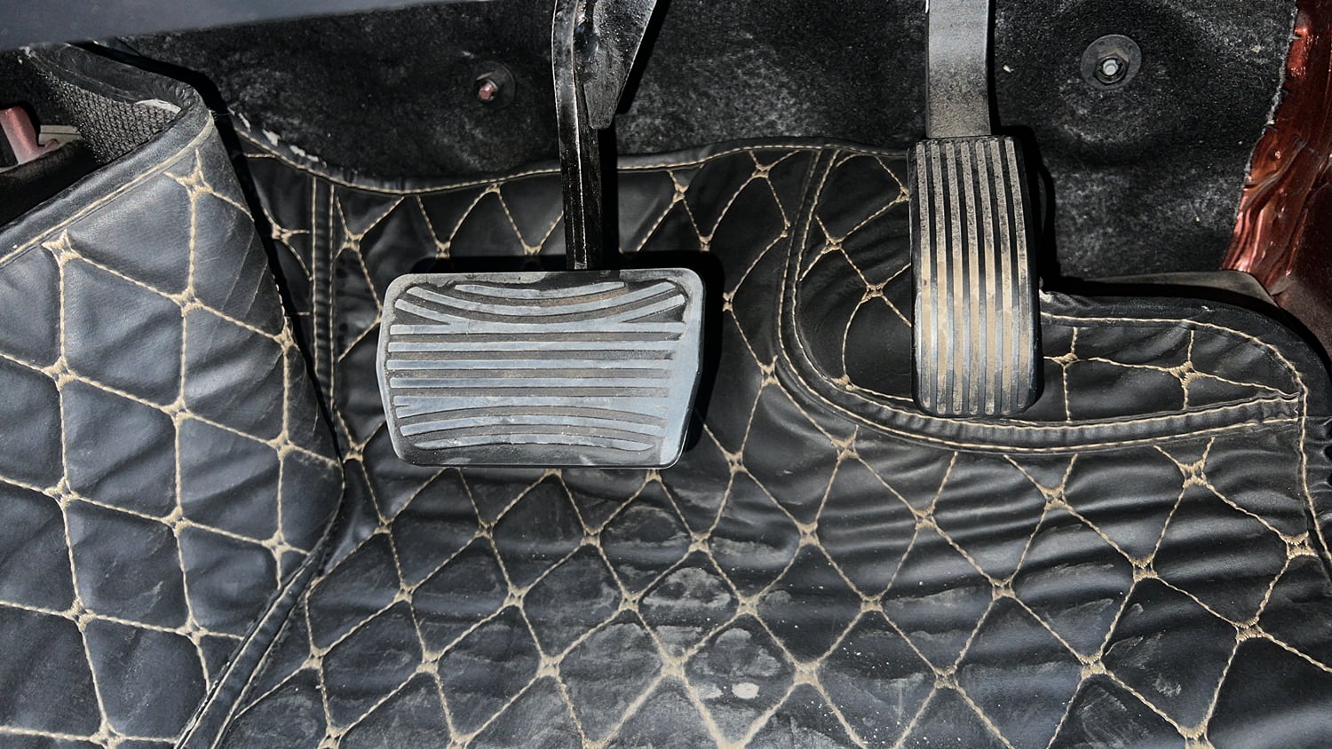 Used 2022 mahindra Thar LX Hard Top Diesel AT 4WD Diesel Automatic interior PEDALS VIEW