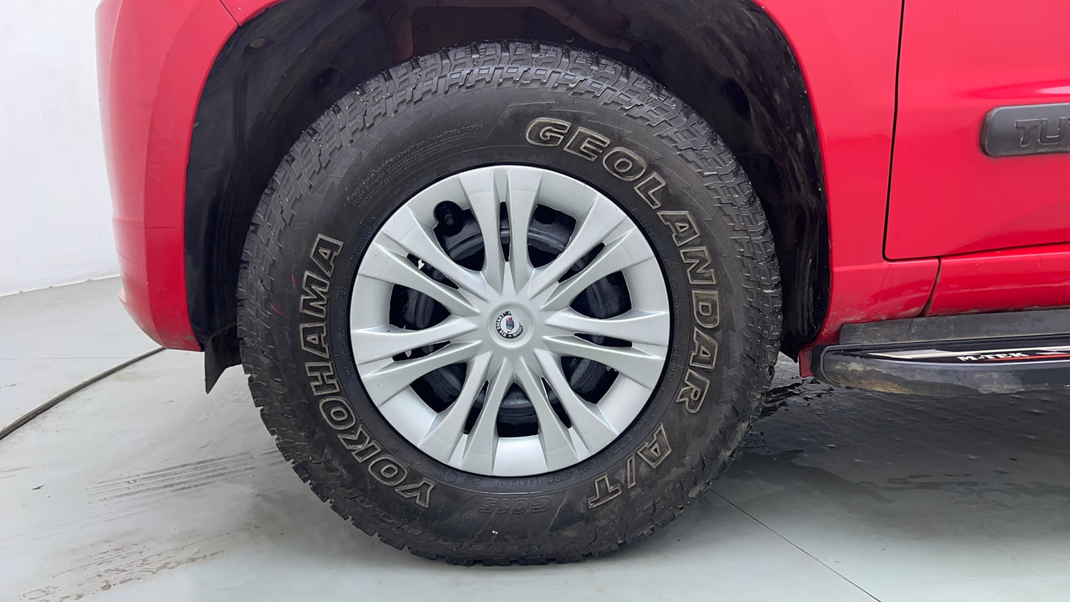 Used 2019 Mahindra TUV300 T6 Plus Diesel Manual tyres LEFT FRONT TYRE RIM VIEW