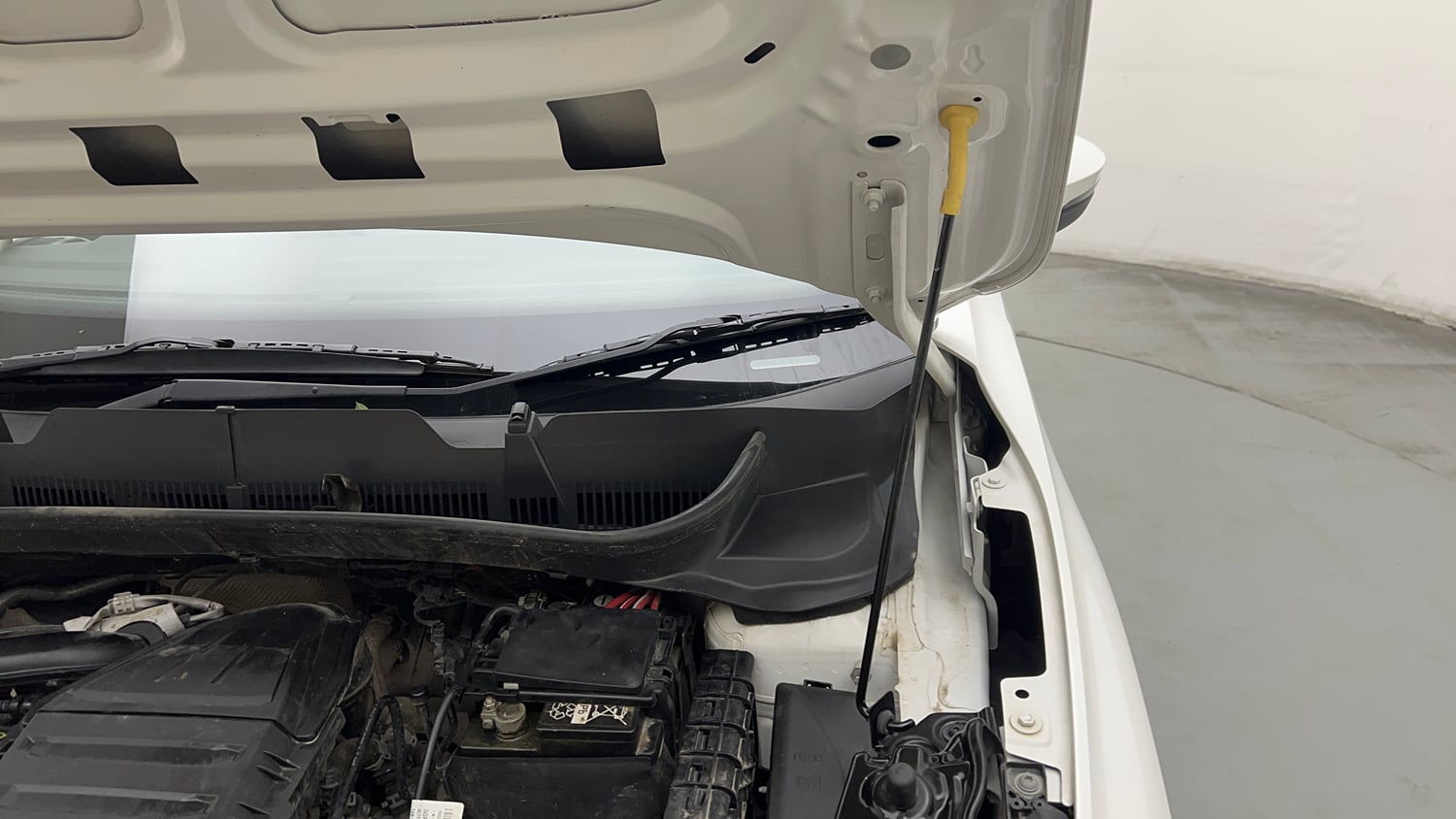 Used 2025 Skoda Kylaq Signature Plus AT Petrol Automatic engine ENGINE LEFT SIDE HINGE & APRON VIEW