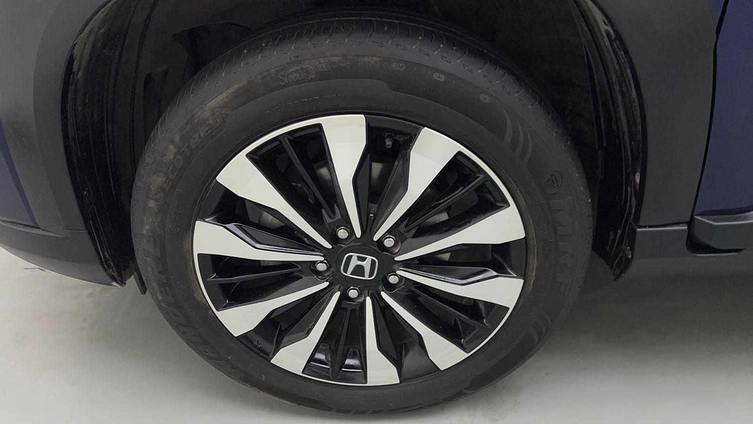 Used 2024 Honda Elevate Apex Edition VX CVT Petrol Automatic tyres LEFT FRONT TYRE RIM VIEW