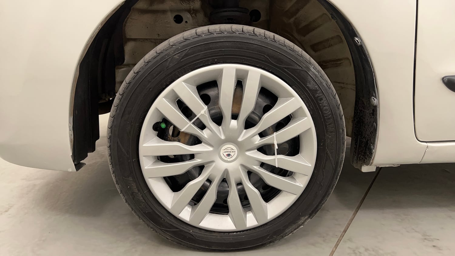 Used 2013 Maruti Suzuki Wagon R VXI Petrol Manual tyres LEFT FRONT TYRE RIM VIEW