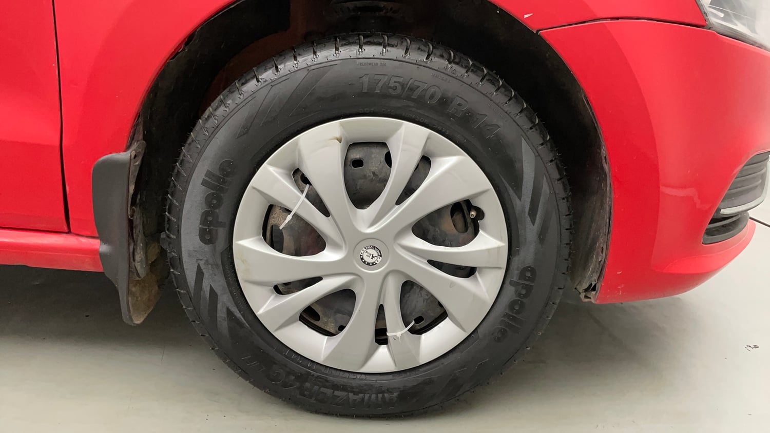 Used 2019 Volkswagen Polo Trendline 1.0L (P) Petrol Manual tyres RIGHT FRONT TYRE RIM VIEW