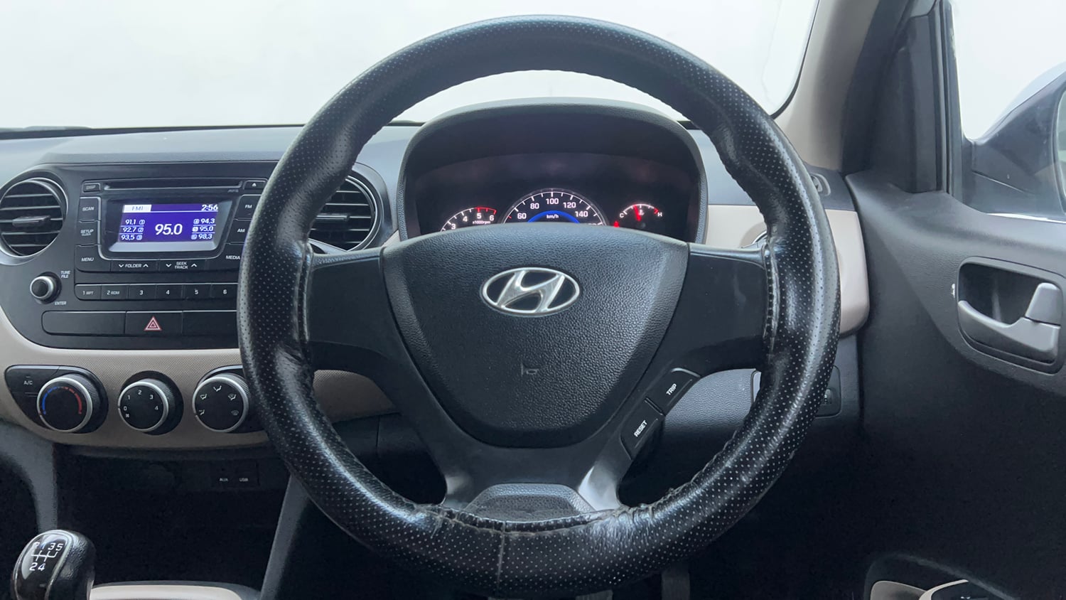 Used 2013 Hyundai Grand i10 Sportz 1.1 CRDi Diesel Manual interior STEERING VIEW