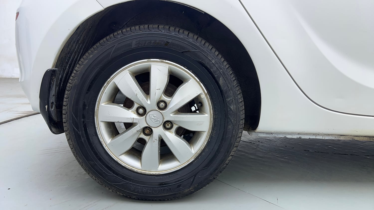 Used 2013 Hyundai i20 Sportz 1.2 Petrol Manual tyres RIGHT REAR TYRE RIM VIEW