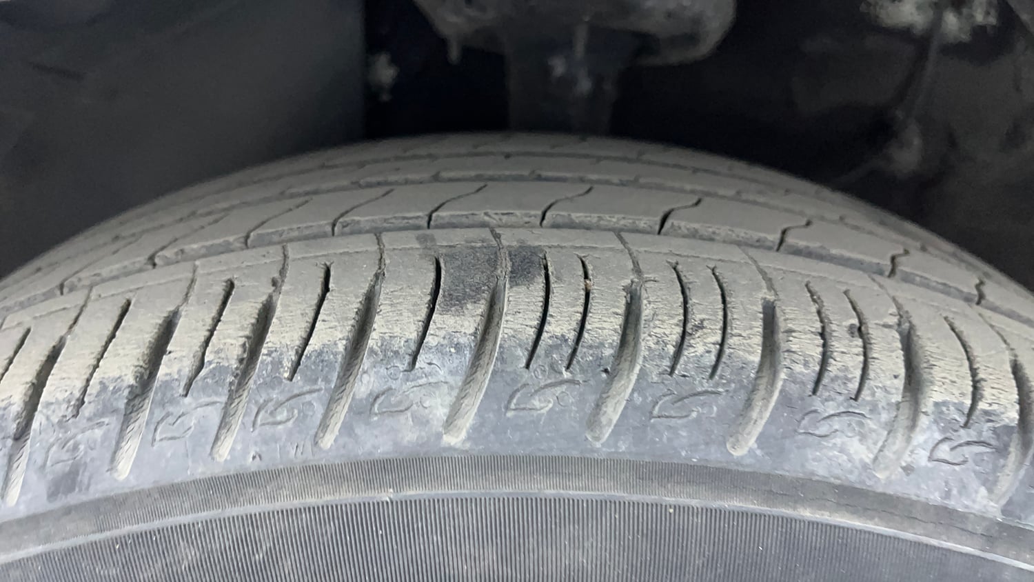 Used 2023 Kia Sonet GTX Plus 1.5 AT Diesel Automatic tyres LEFT FRONT TYRE TREAD VIEW