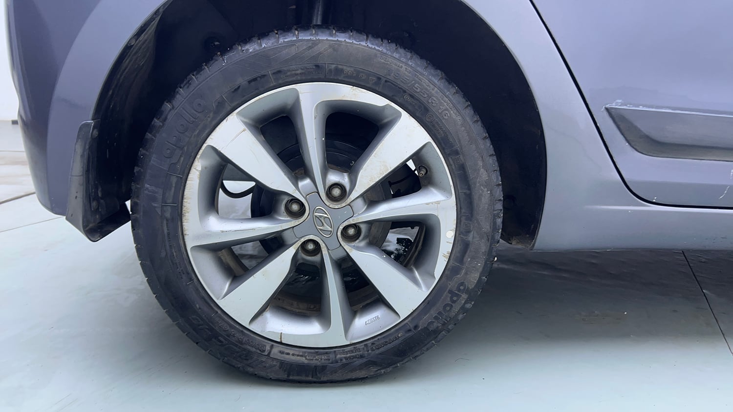Used 2016 Hyundai Elite i20 Asta 1.2 Petrol Manual tyres RIGHT REAR TYRE RIM VIEW