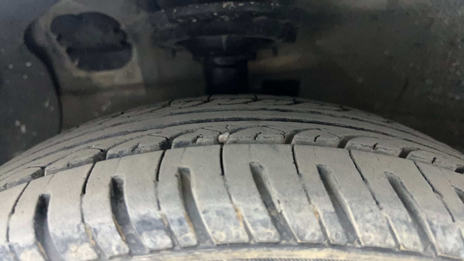 Used 2013 Hyundai Grand i10 Sportz 1.1 CRDi Diesel Manual tyres LEFT FRONT TYRE TREAD VIEW