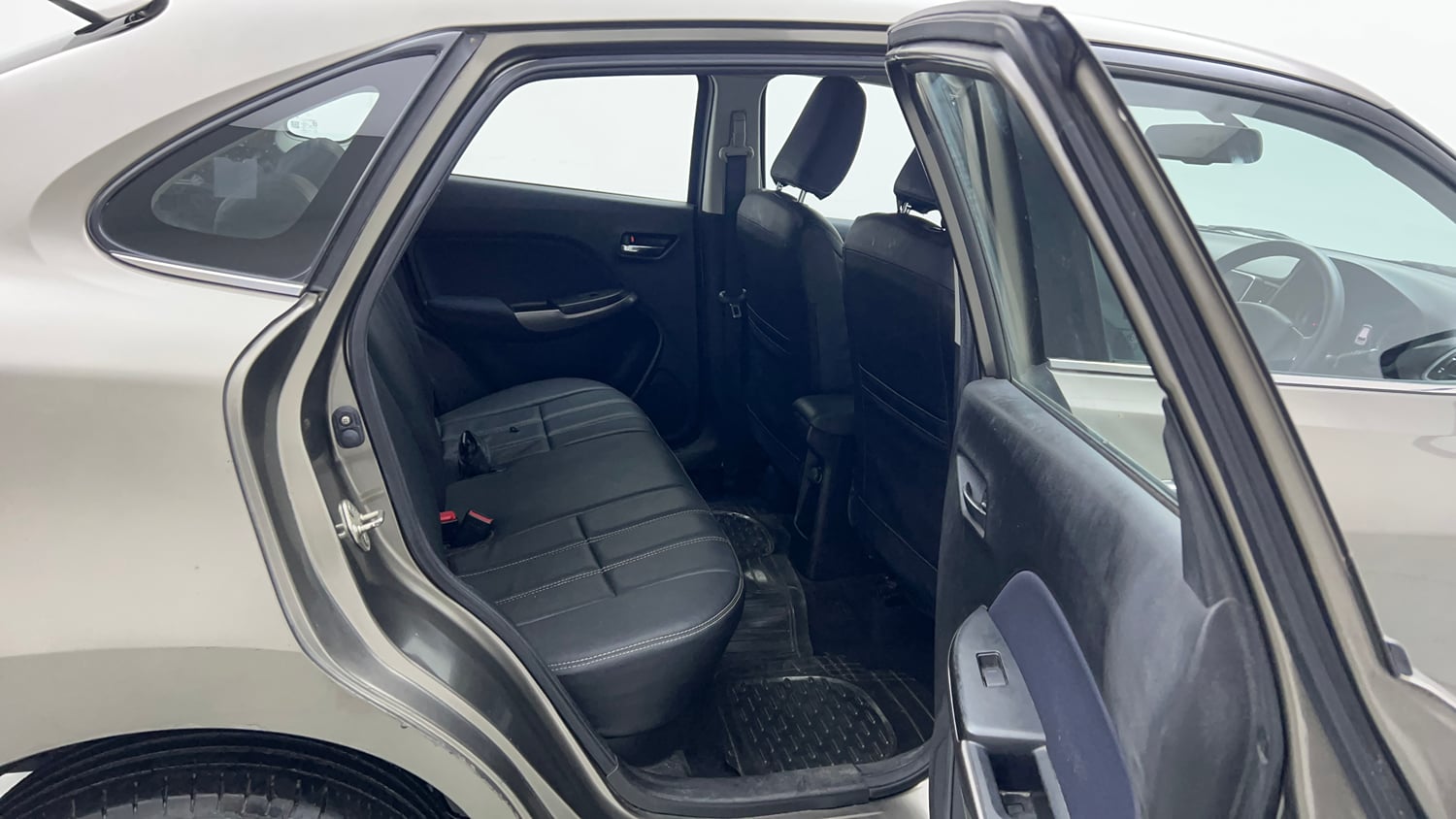 Used 2020 Maruti Suzuki Baleno Zeta Petrol Manual interior RIGHT SIDE REAR DOOR CABIN VIEW