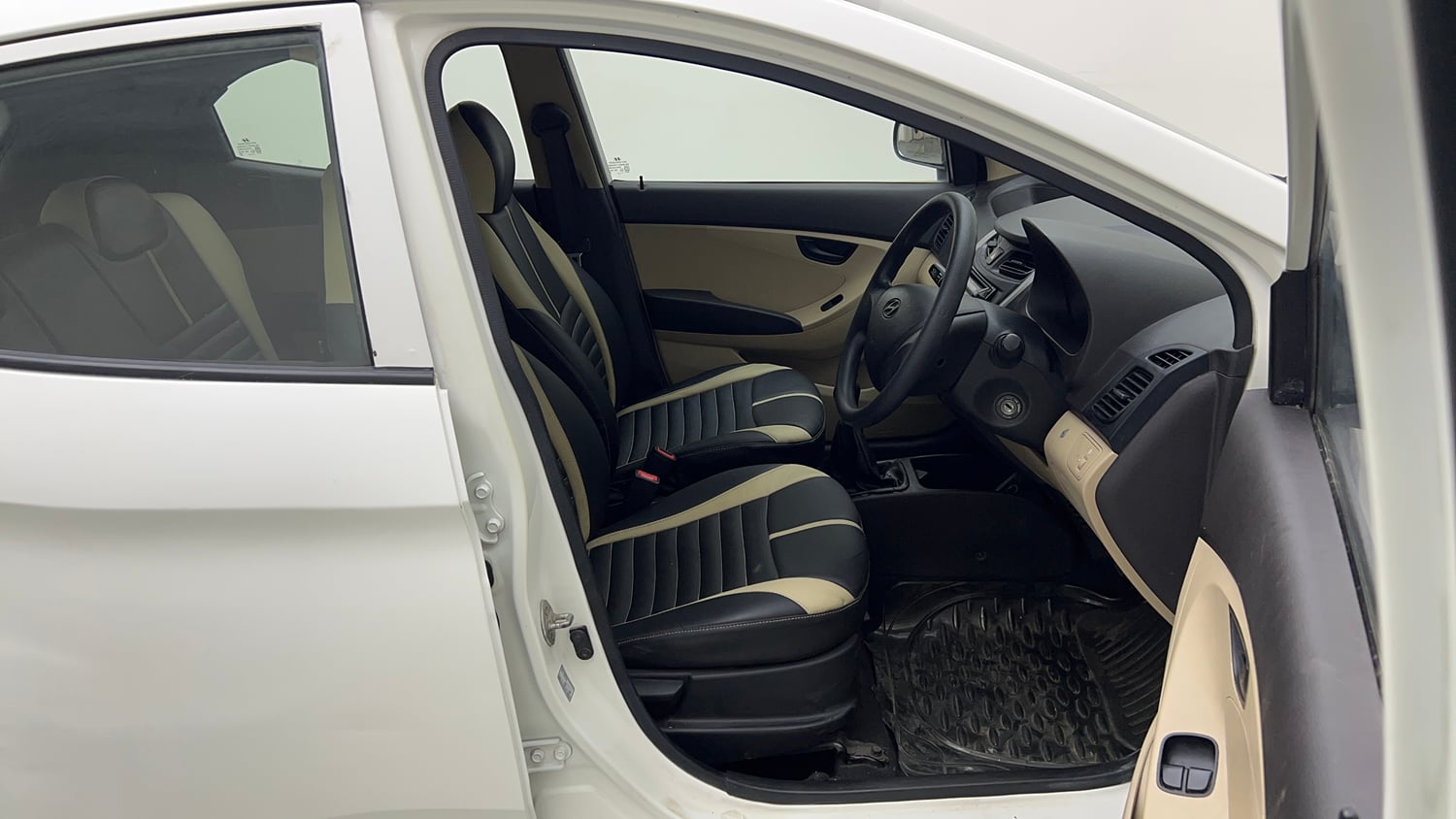 Used 2016 Hyundai Eon Era + Petrol Manual interior RIGHT SIDE FRONT DOOR CABIN VIEW