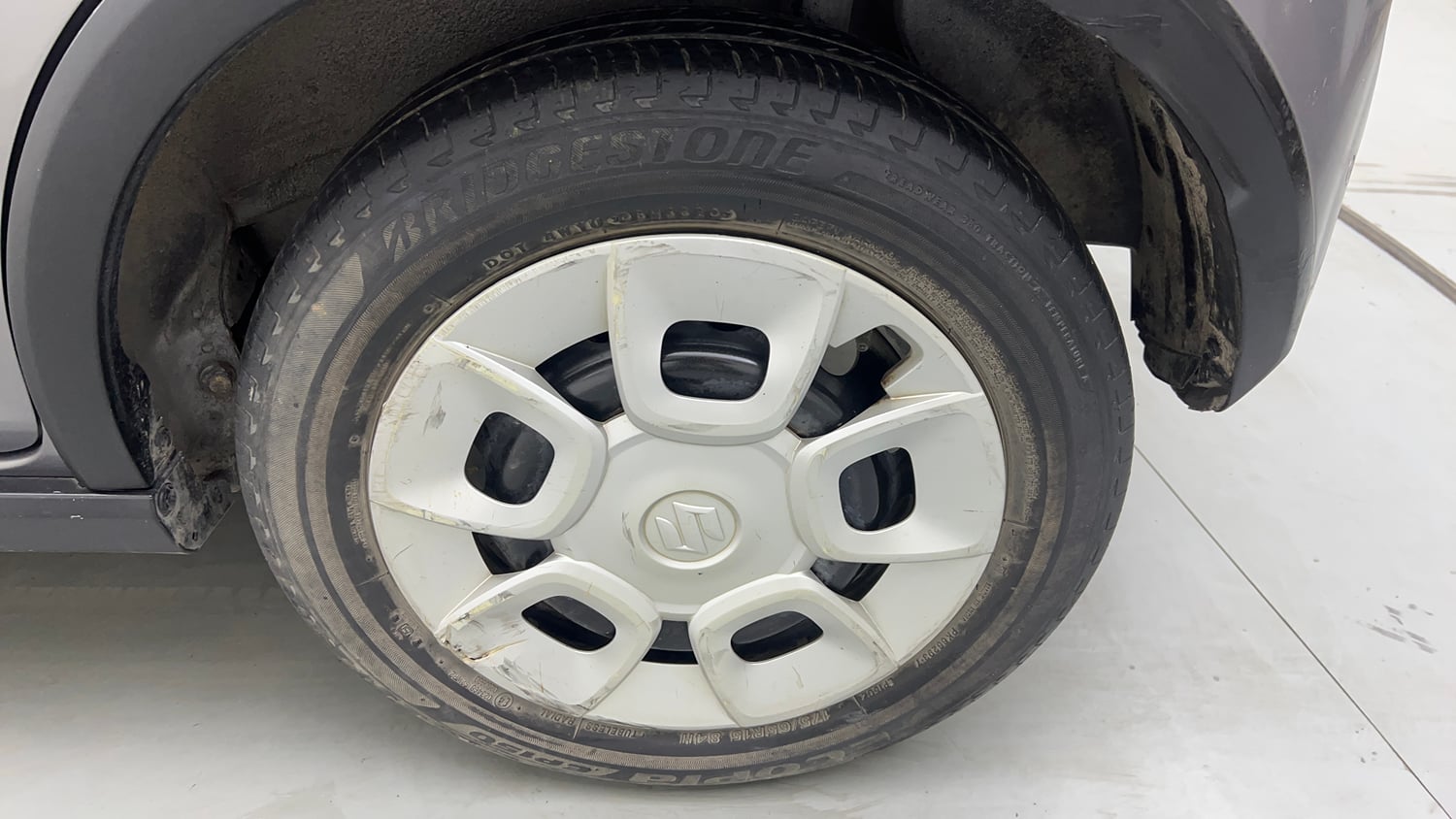 Used 2020 Maruti Suzuki Ignis Delta 1.2 AMT Petrol Automatic tyres LEFT REAR TYRE RIM VIEW