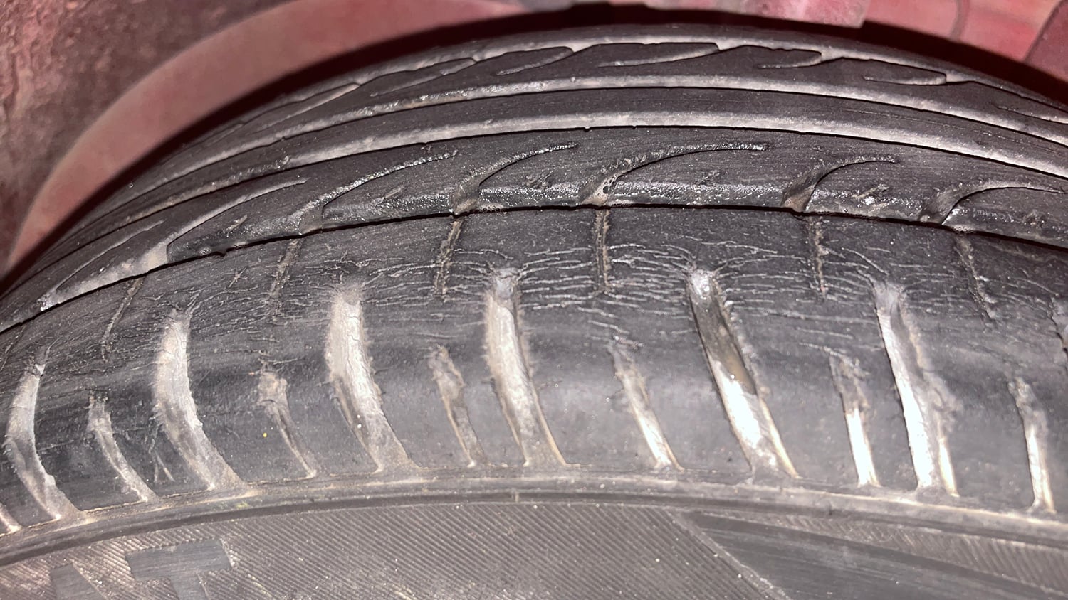 Used 2012 Ford Figo Duratec Petrol ZXI 1.2 Petrol Manual tyres RIGHT FRONT TYRE TREAD VIEW