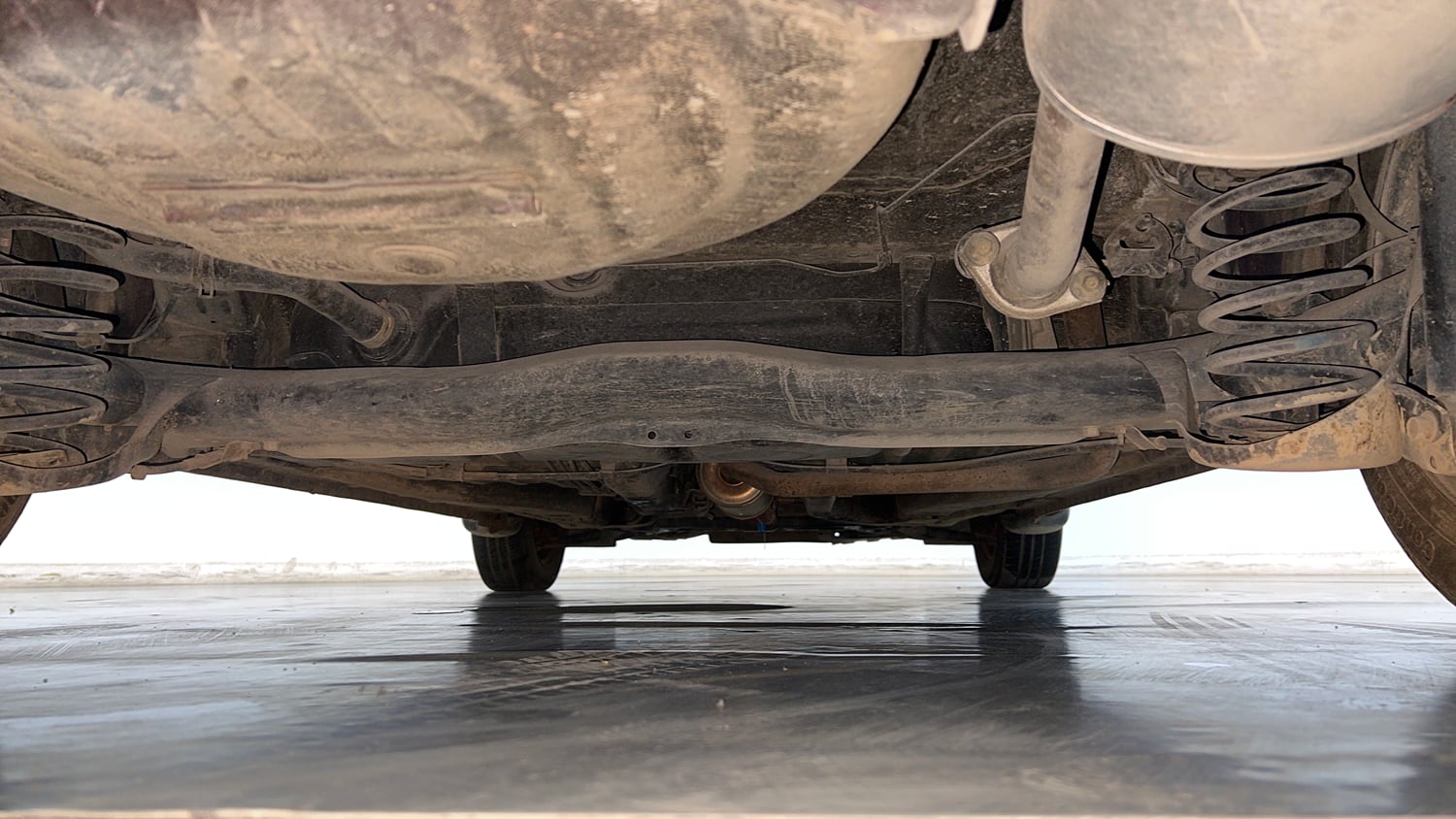 Used 2014 Honda Amaze 1.2 SX i-VTEC Petrol Manual extra REAR UNDERBODY VIEW (TAKEN FROM REAR)