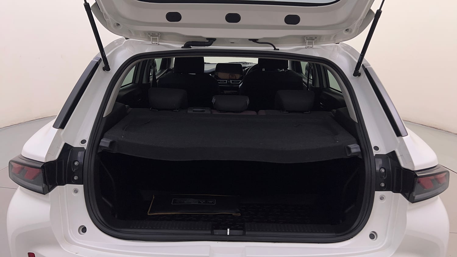 Used 2024 Maruti Suzuki Fronx Alpha 1.0L Turbo 6 AT Petrol Automatic interior DICKY INSIDE VIEW