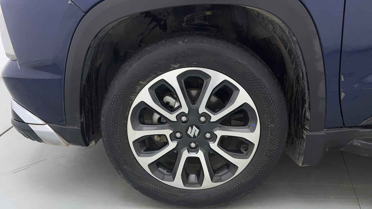 Used 2023 Maruti Suzuki Grand Vitara Alpha Smart Hybrid AT Petrol Automatic tyres LEFT FRONT TYRE RIM VIEW