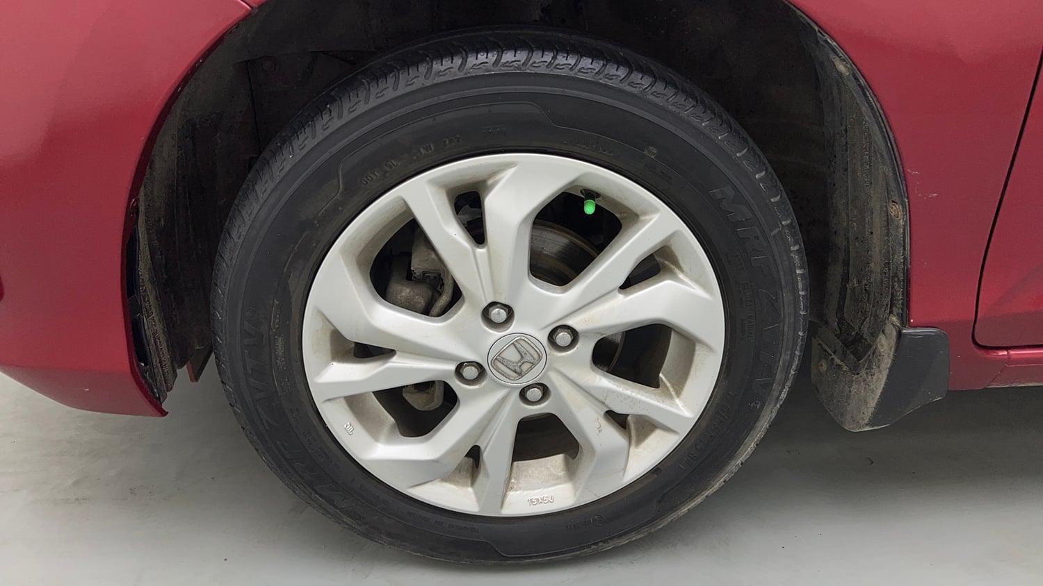 Used 2020 Honda Amaze 1.2 V MT Petrol Petrol Manual tyres LEFT FRONT TYRE RIM VIEW