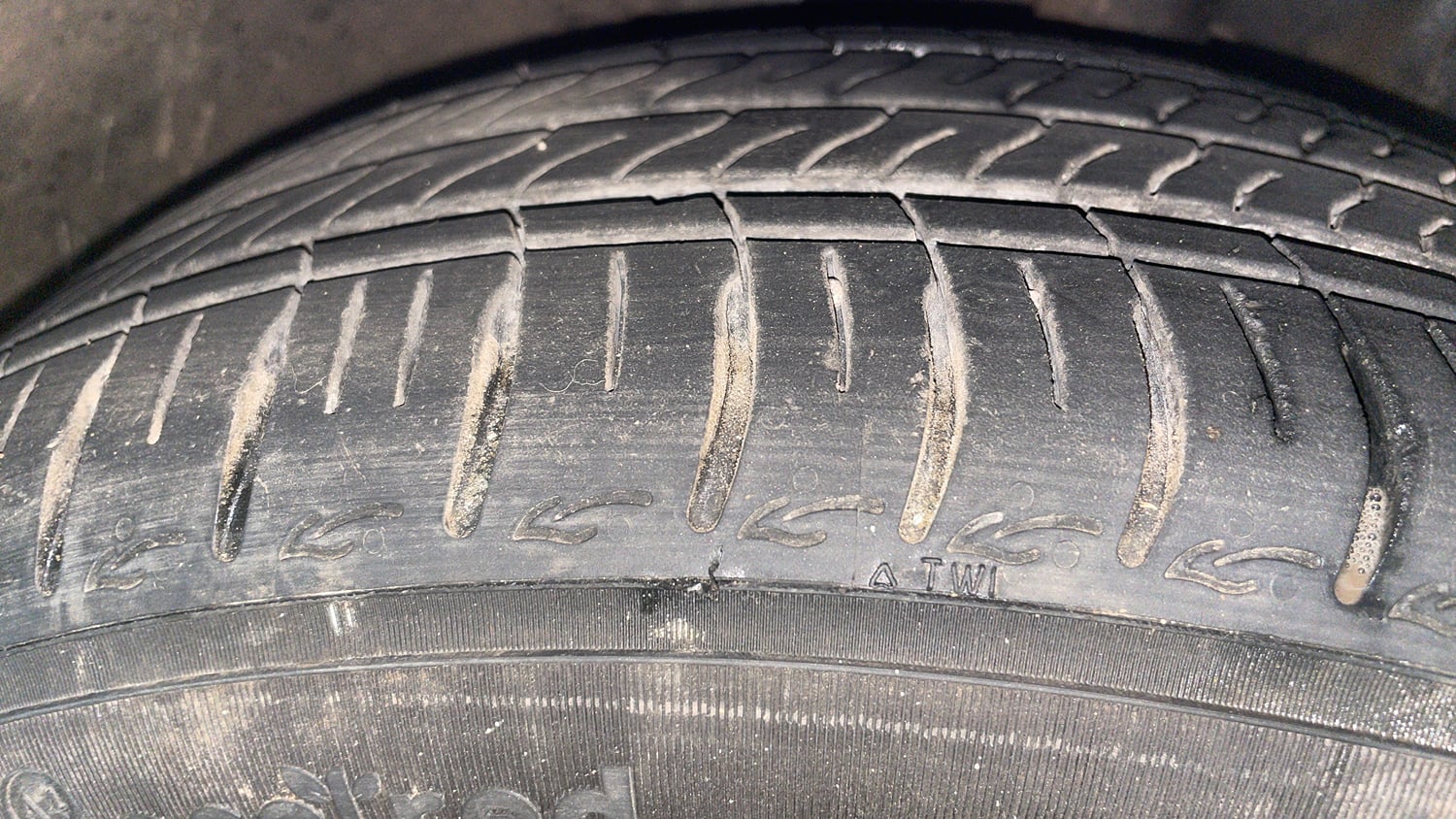 Used 2021 Tata Tiago XZ Plus Dual Tone Petrol Manual tyres RIGHT FRONT TYRE TREAD VIEW