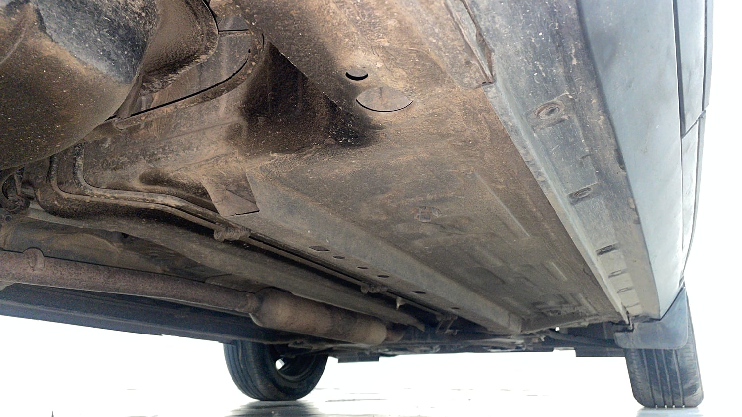 Used 2021 Nissan Magnite XL Turbo CVT Petrol Automatic extra REAR RIGHT UNDERBODY VIEW
