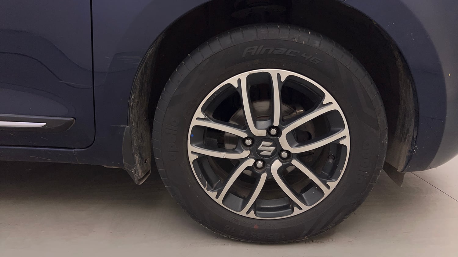 Used 2020 Maruti Suzuki Swift ZXi Plus AMT Petrol Automatic tyres RIGHT FRONT TYRE RIM VIEW
