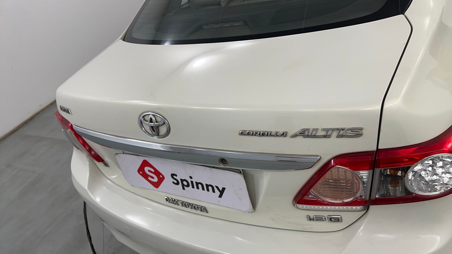 Used 2013 Toyota Corolla Altis 1.8 G Petrol Manual dents MINOR SCRATCH