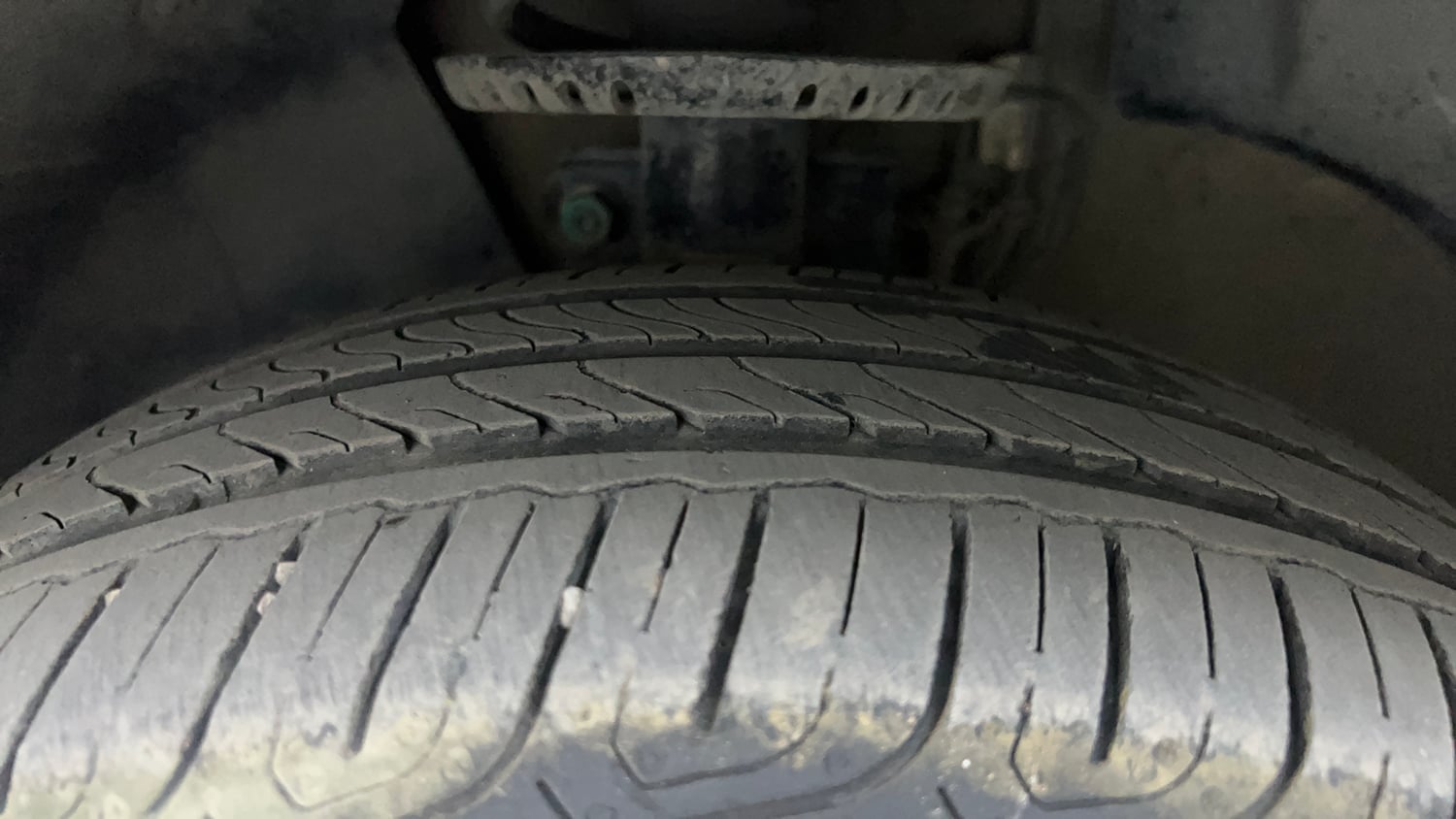 Used 2017 Volkswagen Ameo Highline1.2L (P) Petrol Manual tyres LEFT FRONT TYRE TREAD VIEW