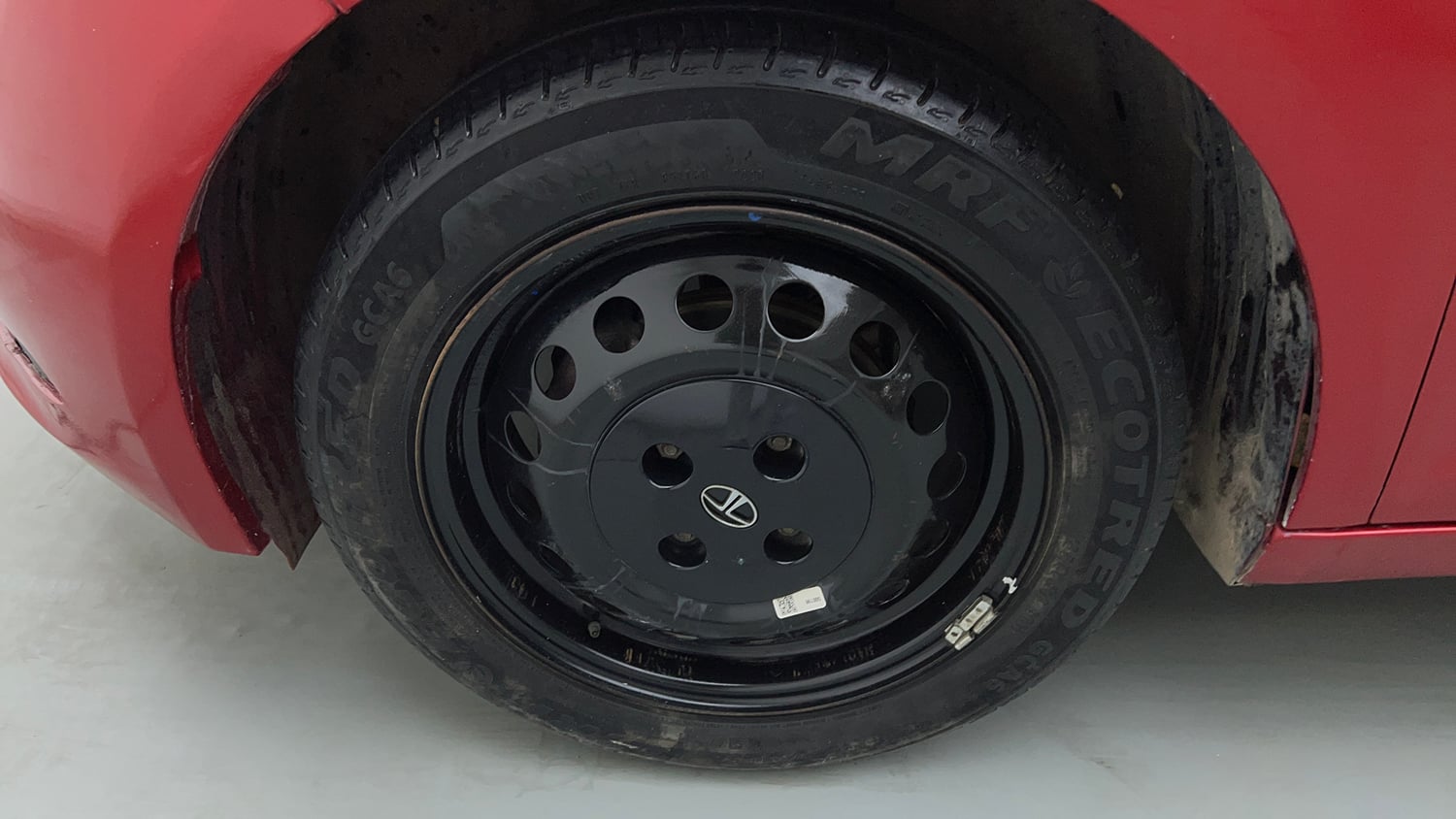 Used 2023 Tata Altroz XM Plus iCNG Cng Manual tyres LEFT FRONT TYRE RIM VIEW