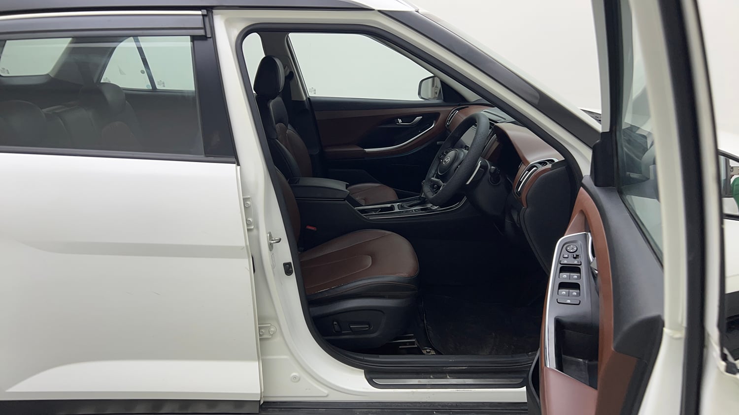 Used 2022 Hyundai Alcazar Platinum (O) 7 Seater 1.5 Diesel AT Diesel Automatic interior RIGHT SIDE FRONT DOOR CABIN VIEW