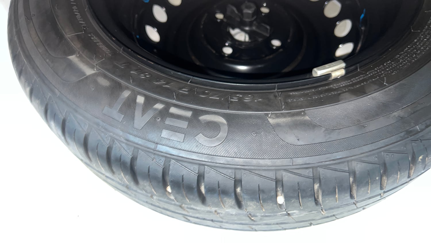 Used 2023 Hyundai Aura S 1.2 CNG Cng Manual tyres SPARE TYRE VIEW