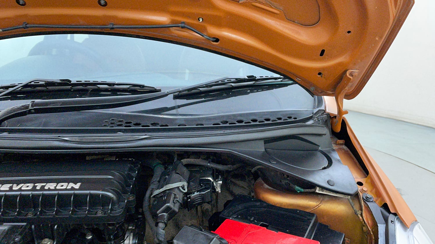 Used 2018 Tata Tiago Revotron XZ Petrol Manual engine ENGINE LEFT SIDE HINGE & APRON VIEW
